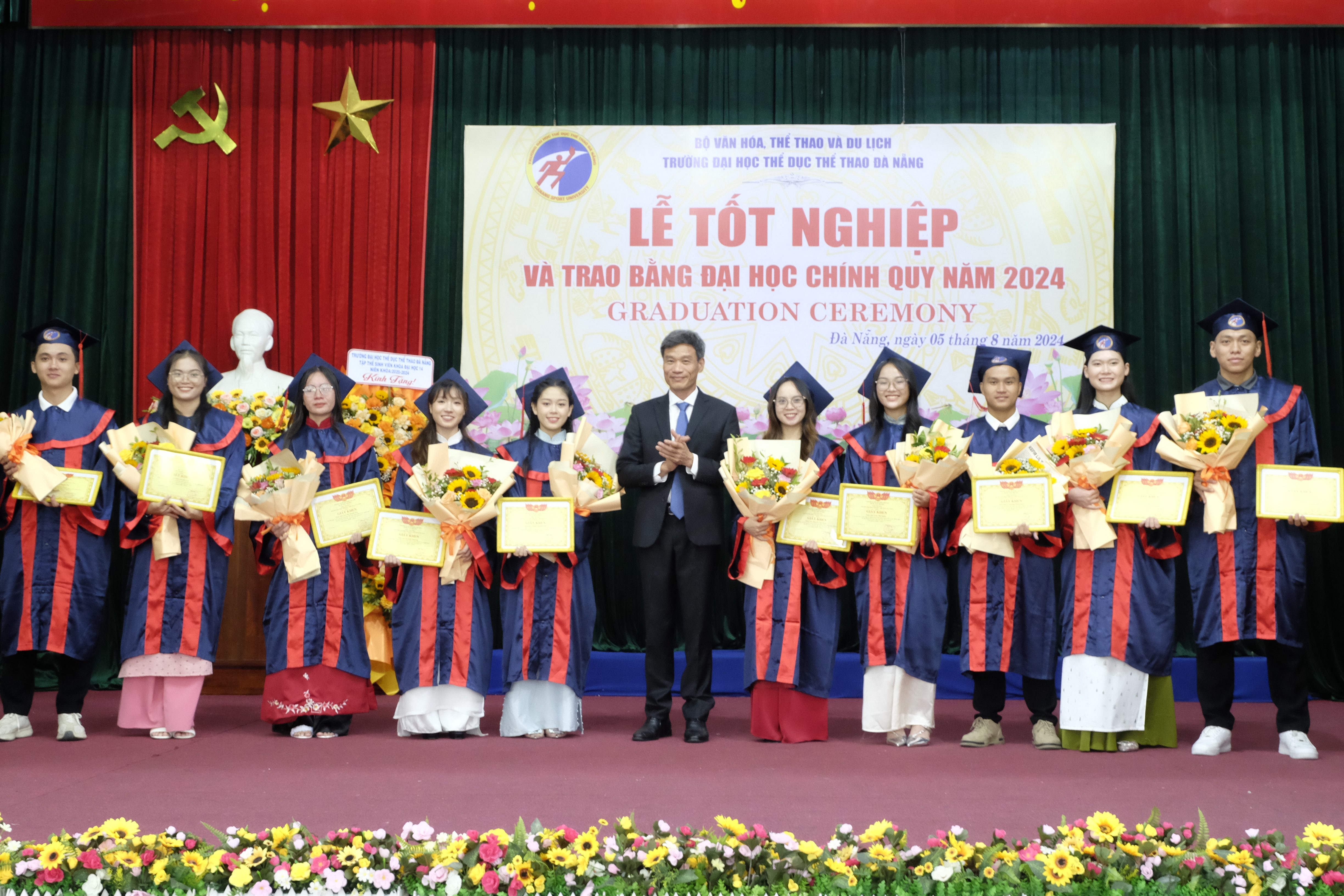 Trường Đại học TDTT Đà Nẵng tổ chức Lễ Tốt nghiệp và trao bằng đại học chính quy năm 2024